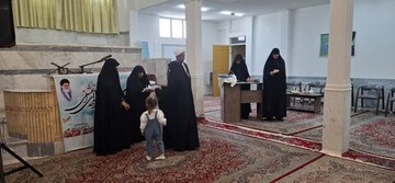 مرحله مدرسه ای هفدهمین جشنواره فراخوان بانوی کرامت و رشد گروهی دهم در مدرسه علمیه الزهرا (س) اراک