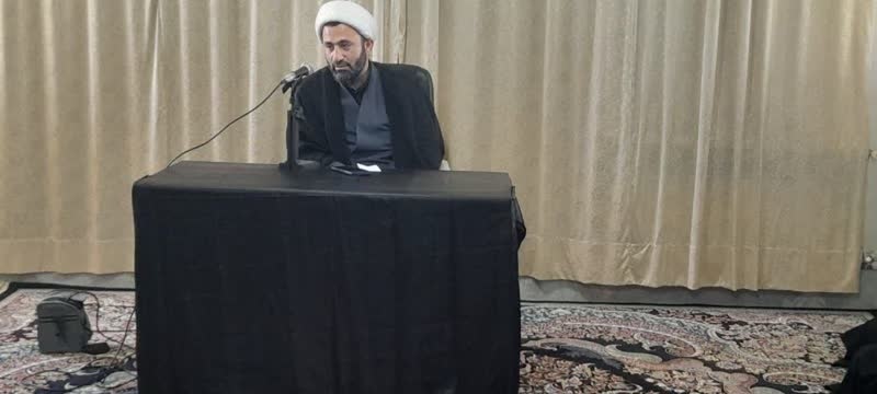  اطاعت پذیری از ولیّ جامعه، یعنی داشتنِ رفتارِ مطابق با حکمِ رهبر در همه ابعاد