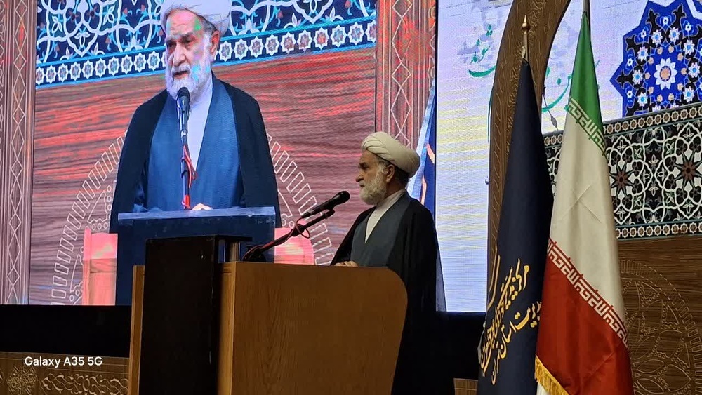 تکریم اساتید حوزه‌های علمیه خواهران در ایوان ری