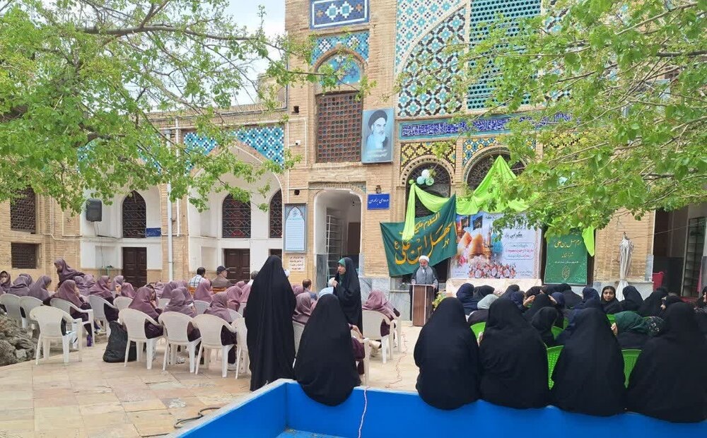 عفاف و حجاب در سیره حضرت معصومه(س) الگویی برای زندگی سازنده است