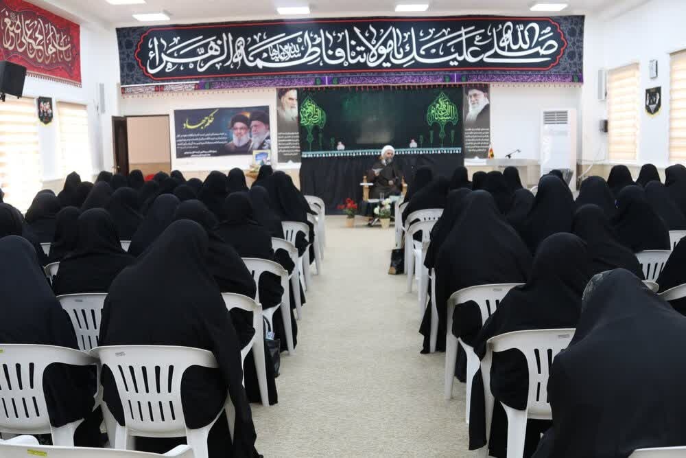 تبیین واژه حرام سیاسی برای جامعه، وظیفه حوزه علمیه است