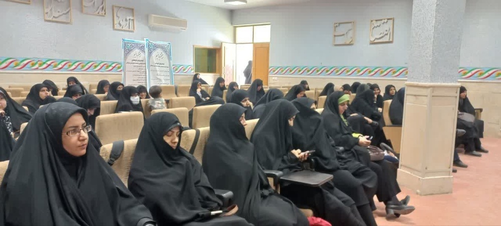 حوزه‌های علمیه سنگر تبیین‌ علم دین هستند