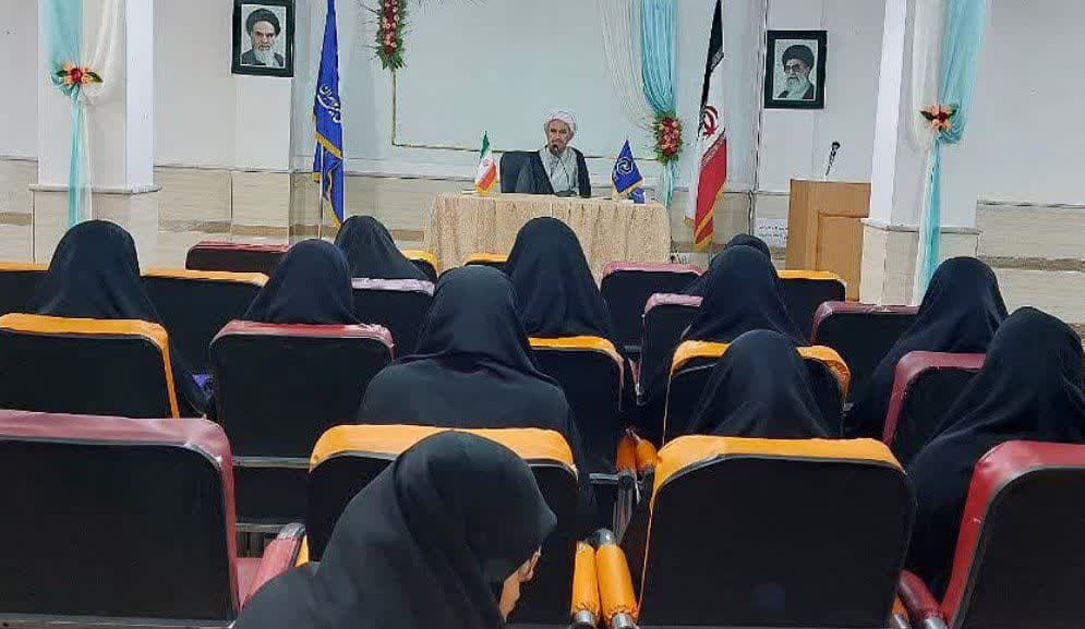 اخلاق، زیربنای طلبگی است؛ طلبه مأمور سیراب‌کردن جان‌هاست