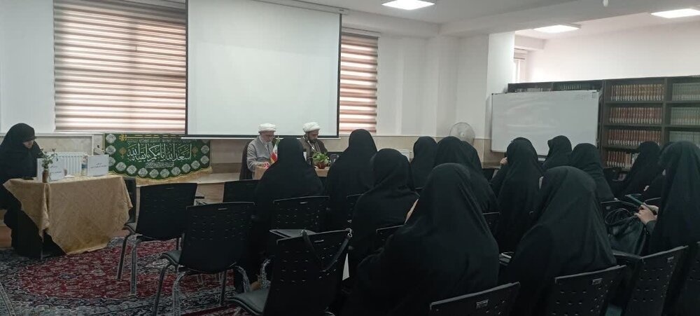 برگزاری کرسی علمی ترویجی «توسعه‌پذیری ظرفیت فقهی قرآن» در اراک 