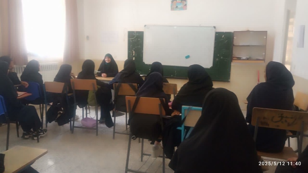 حضور مبلغان حوزه علمیه خواهران در مدارس میبد 