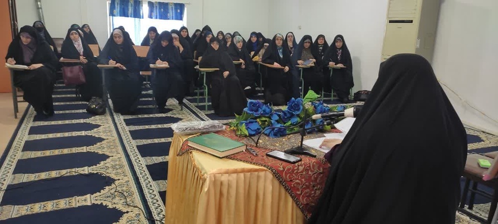 طلبه نیروی فرهنگی و عنصر تعلیمی تربیتی در جامعه است