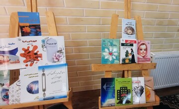 تصاویر/ رونمایی از ۲۴ جلد کتاب در حوزه علمیه خواهران استان مرکزی