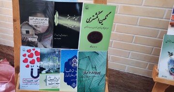 تصاویر/ رونمایی از ۲۴ جلد کتاب در حوزه علمیه خواهران استان مرکزی