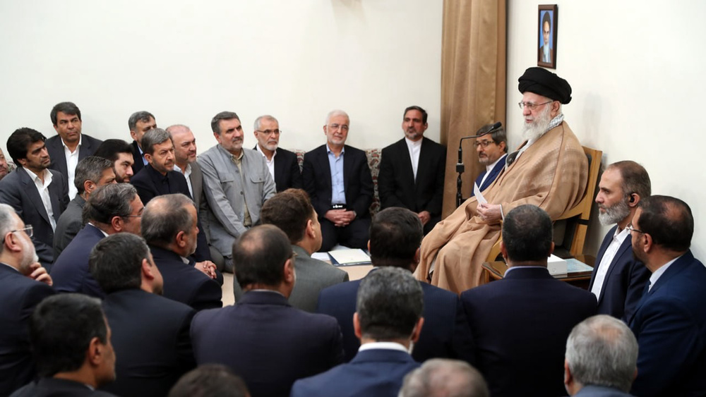  با مردم گرم بگیرید