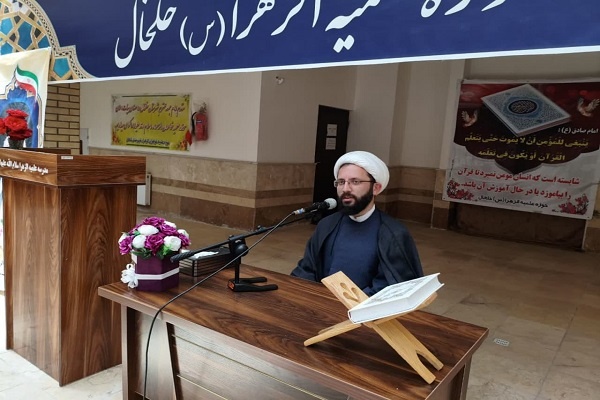 بانوان طلبه شرایط بهره‌مندی از نصرت الهی را برای مردم تبیین کنند