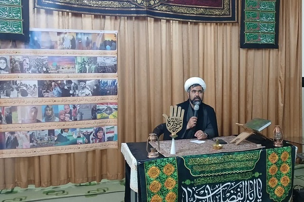 مادران فرزندانشان را سربازی برای نجات بشریت از چنگال استکبار تربیت کنند