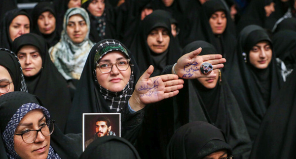 بیانیه بیش از ۵ هزار استاد بانوی دانشگاه در حمایت از حریم ولایت