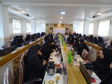 روایت تصویری از گردهمایی مشاوران بانوان و مسئولان بسیج خواهران ادارات استان در حوزه علمیه خواهران استان اصفهان