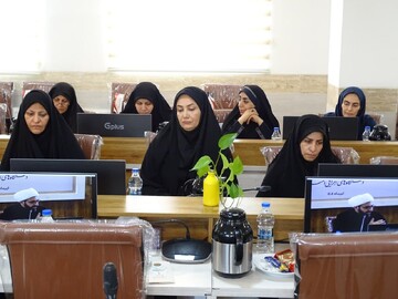 روایت تصویری از گردهمایی مشاوران بانوان و مسئولان بسیج خواهران ادارات استان در حوزه علمیه خواهران استان اصفهان