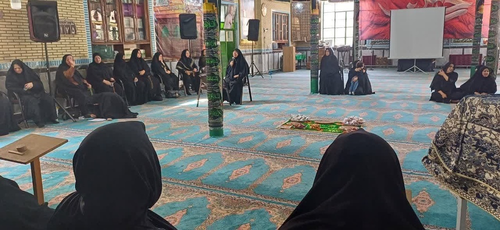 بانوان با الگوگیری از حضرت زینب(س) در خط مقدم جهاد تبیین حضور داشته باشند