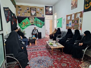 تصاویر/بازدید کادر حوزه علمیه خواهران استان مرکزی از مدرسه علمیه حضرت زینب(س) آستانه