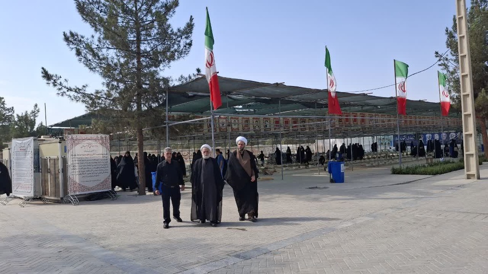 برگزاری آیین عطرافشانی و غبارروبی مزار شهدای جنگ تحمیلی ۱۲ روزه 
