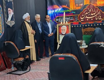 تصاویر/برگزاری آزمون ورودی حوزه‌های علمیه خواهران در مدارس علمیه استان مرکزی