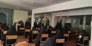تصاویر/برگزاری آزمون ورودی حوزه‌های علمیه خواهران در مدارس علمیه استان مرکزی