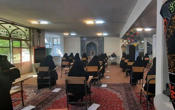 تصاویر/برگزاری آزمون ورودی حوزه‌های علمیه خواهران در مدارس علمیه استان مرکزی