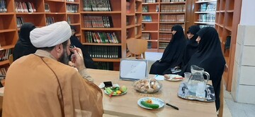 تصاویر/ دیدار مدیر حوزه علمیه خواهران استان مرکزی با کادر مدارس علمیه شهرستان ساوه