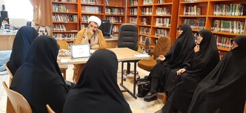 تصاویر/ دیدار مدیر حوزه علمیه خواهران استان مرکزی با کادر مدارس علمیه شهرستان ساوه