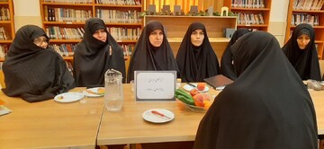 تصاویر/ دیدار مدیر حوزه علمیه خواهران استان مرکزی با کادر مدارس علمیه شهرستان ساوه