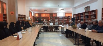 تصاویر/ نشست مدیر حوزه علمیه خواهران استان مرکزی با هیات امنای مدارس علمیه ساوه