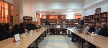 تصاویر/ نشست مدیر حوزه علمیه خواهران استان مرکزی با هیات امنای مدارس علمیه ساوه