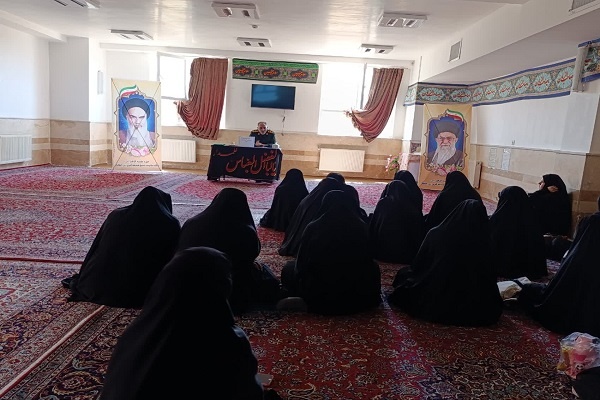 بانوان طلبه دستاوردهای جنگ ۱۲روزه را به مردم تبیین کنند