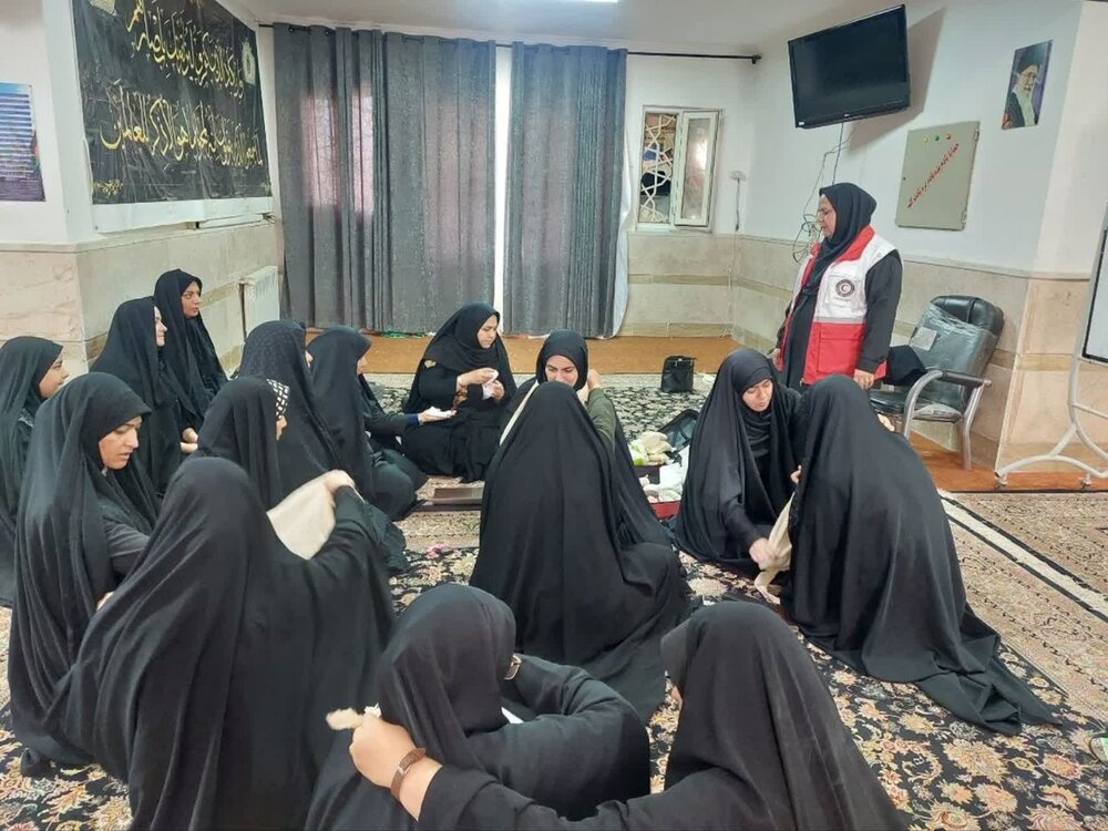 برگزاری دوره آموزشی کمک‌های اولیه در مدرسه علمیه الزهرا (س) بافق