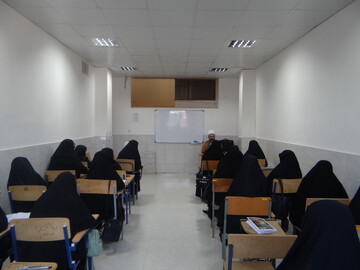 تصاویر/برگزاری کارگاه آموزشی افزایش مسئولیت پذیری اجتماعی ویژه کادر مدارس علمیه استان مرکزی