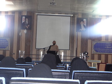 تصاویر/برگزاری کارگاه آموزشی افزایش مسئولیت پذیری اجتماعی ویژه کادر مدارس علمیه استان مرکزی