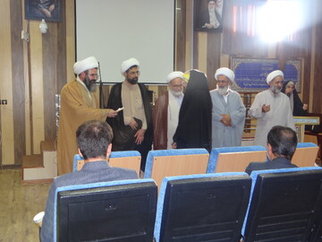 تصاویر/برگزاری کارگاه آموزشی افزایش مسئولیت پذیری اجتماعی ویژه کادر مدارس علمیه استان مرکزی