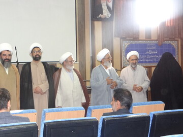 تصاویر/برگزاری کارگاه آموزشی افزایش مسئولیت پذیری اجتماعی ویژه کادر مدارس علمیه استان مرکزی