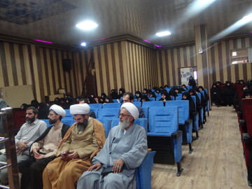 تصاویر/برگزاری کارگاه آموزشی افزایش مسئولیت پذیری اجتماعی ویژه کادر مدارس علمیه استان مرکزی