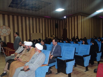 تصاویر/برگزاری کارگاه آموزشی افزایش مسئولیت پذیری اجتماعی ویژه کادر مدارس علمیه استان مرکزی