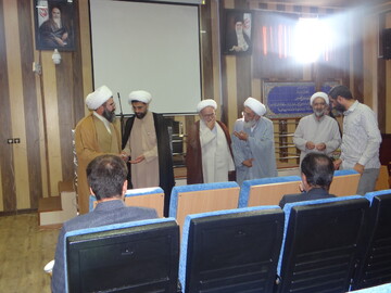 تصاویر/برگزاری کارگاه آموزشی افزایش مسئولیت پذیری اجتماعی ویژه کادر مدارس علمیه استان مرکزی