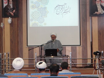 تصاویر/برگزاری کارگاه آموزشی افزایش مسئولیت پذیری اجتماعی ویژه کادر مدارس علمیه استان مرکزی