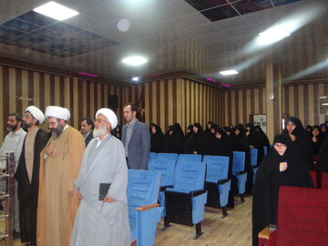 تصاویر/برگزاری کارگاه آموزشی افزایش مسئولیت پذیری اجتماعی ویژه کادر مدارس علمیه استان مرکزی