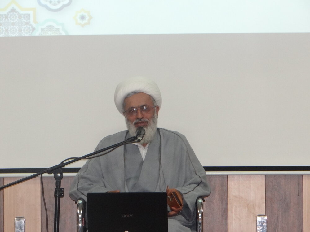 پیامبر اکرم(ص) بزرگ‌ترین نعمت و اسوه برای امت اسلامی است