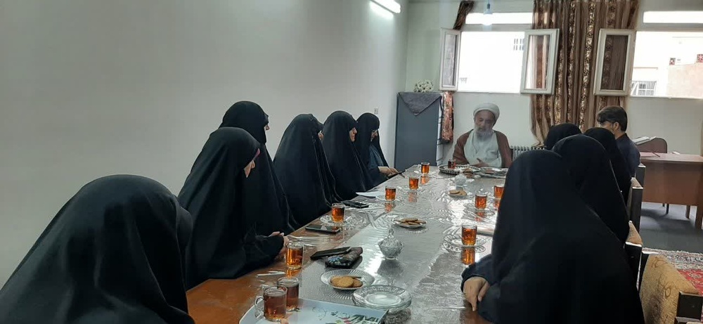  پیامبر اکرم(ص) واسطه فیض الهی برای بشریت است