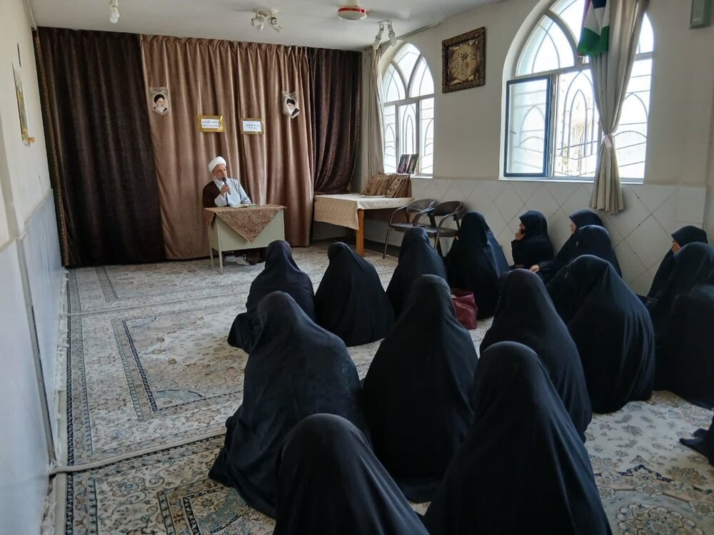 اهل‌بیت(ع) قله علم و تحول‌کننده علوم هستند