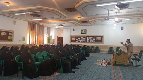  مراسم گرامیداشت هفته دفاع مقدس در مدرسه علمیه حضرت زینب(س) کرمان