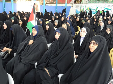 آغاز سال تحصیلی حوزه علمیه خواهران اصفهان در جوار قبور شهدا و علما