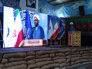 آغاز سال تحصیلی حوزه علمیه خواهران اصفهان در جوار قبور شهدا و علما