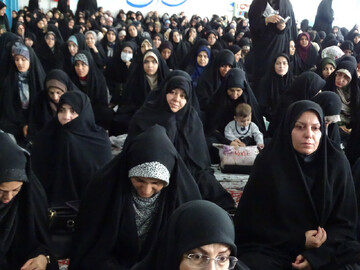 آغاز سال تحصیلی حوزه علمیه خواهران اصفهان در جوار قبور شهدا و علما