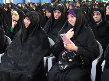 آغاز سال تحصیلی حوزه علمیه خواهران اصفهان در جوار قبور شهدا و علما