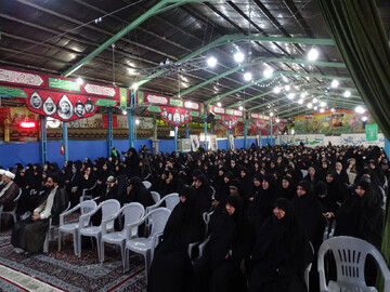 آغاز سال تحصیلی حوزه علمیه خواهران اصفهان در جوار قبور شهدا و علما