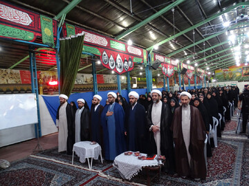 آغاز سال تحصیلی حوزه علمیه خواهران اصفهان در جوار قبور شهدا و علما